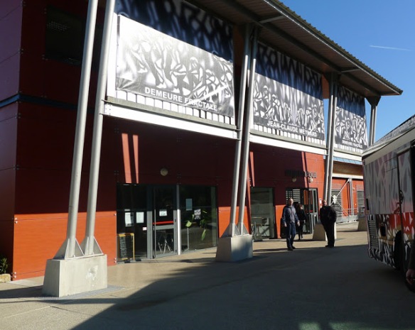 Jean-Claude Meynard  - Exposition  " Demeures Fractales " - Facade de la  Médiathèque de Valbonne Sophia Antipolis  - 2013